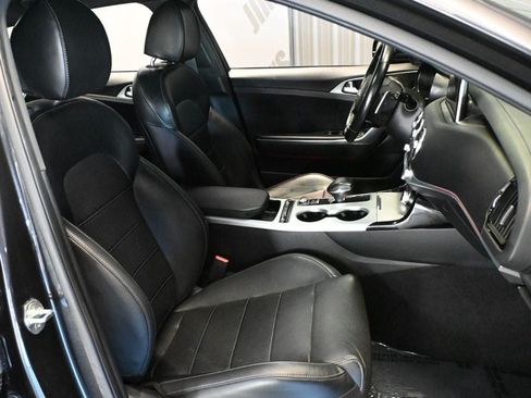 Used 2020 Kia Stinger GT2 RWD image 18