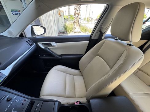 Used 2013 Lexus CT 200h w/ Premium Pkg w/Navigation image 34