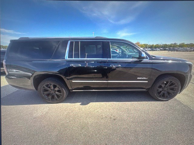 Used 2020 GMC Yukon XL Denali w/ Denali Ultimate Package AWD/4WD image 8