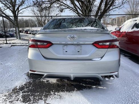 Used 2022 Toyota Camry SE image 4