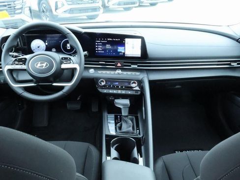 New 2025 Hyundai Elantra SEL image 6