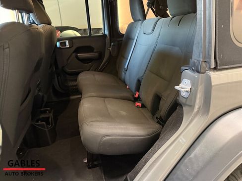 Used 2019 Jeep Wrangler Unlimited Sport S AWD/4WD image 39
