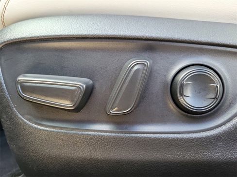 Used 2020 Toyota RAV4 Limited image 20