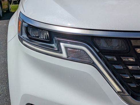 Certified 2023 Kia Carnival SX FWD image 8