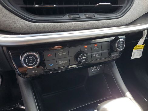 Used 2023 Jeep Compass Sport image 22