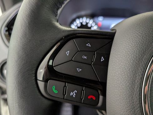 Used 2022 Jeep Renegade Altitude w/ Convenience Group image 17