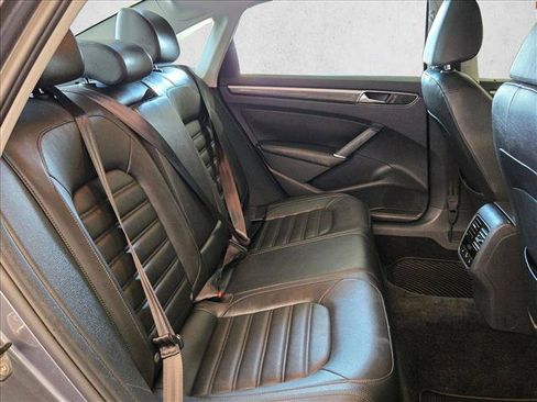 Used 2017 Volkswagen Passat 1.8T SEL Premium FWD image 21