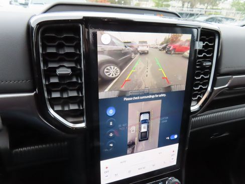 New 2025 Ford Ranger Lariat w/ FX4 Off-Road Package image 12