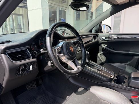 Used 2018 Porsche Macan AWD/4WD image 13