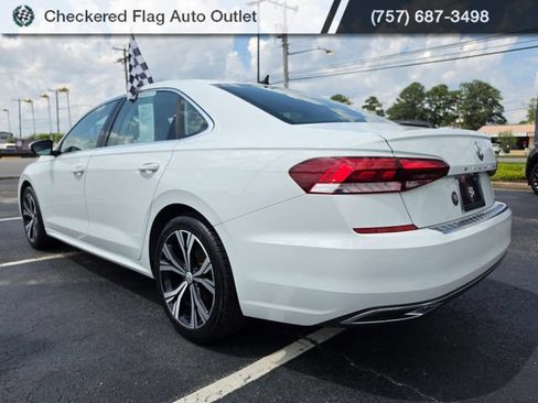 Used 2021 Volkswagen Passat 2.0T SE FWD image 3
