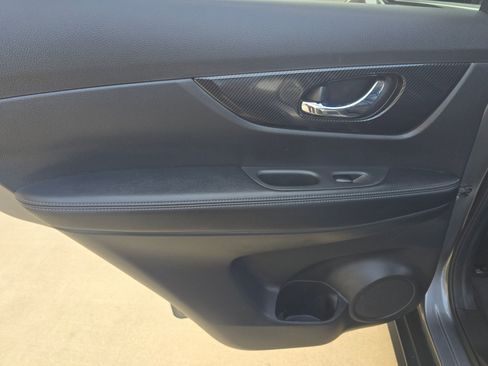 Used 2018 Nissan Rogue SL w/ Premium Package image 27