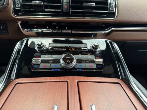 Certified 2023 Lincoln Navigator Reserve AWD/4WD image 19