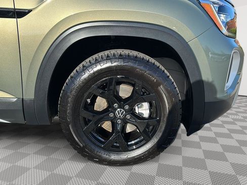 Certified 2025 Volkswagen Atlas Peak Edition SE AWD/4WD image 12