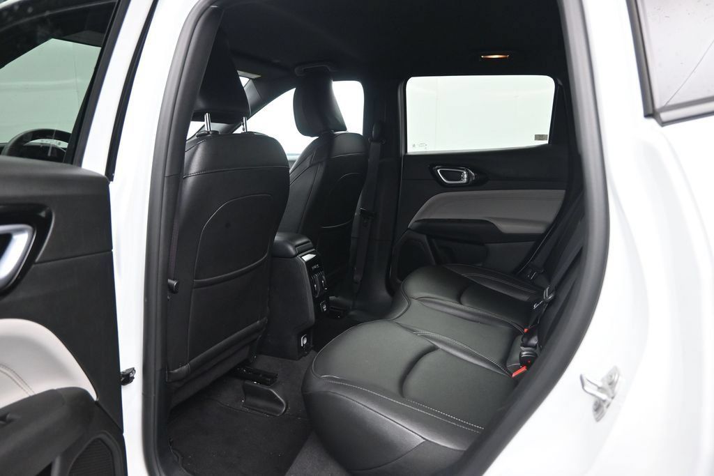 Used 2025 Jeep Compass Limited AWD/4WD image 25