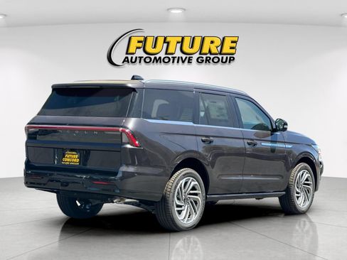 New 2026 Lincoln Navigator Reserve AWD/4WD image 3