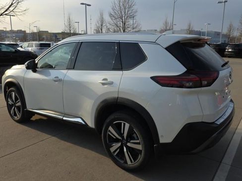 Used 2023 Nissan Rogue SL w/ SL Premium Package image 4