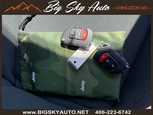 Used 2024 Jeep Wrangler Unlimited Rubicon AWD/4WD image 24