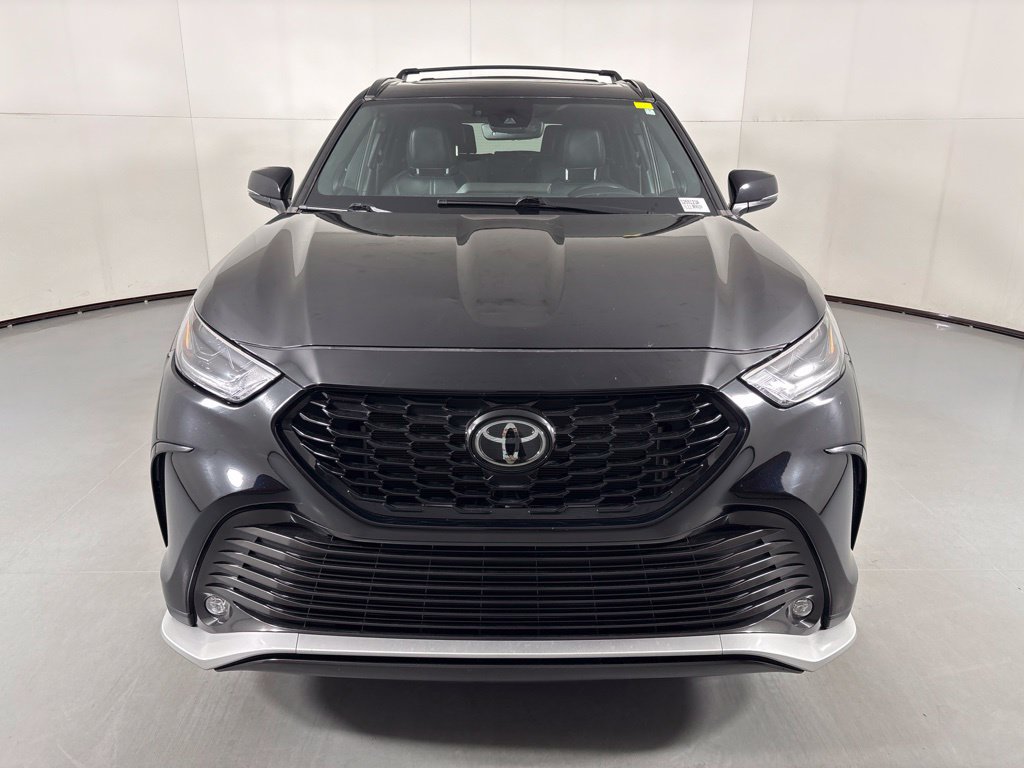 Used 2023 Toyota Highlander XSE FWD image 3