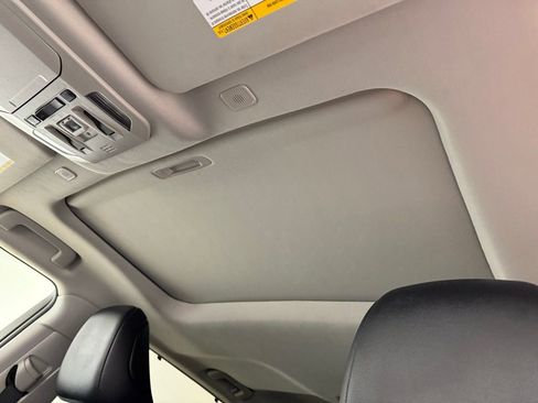 Used 2023 Toyota Highlander XLE image 19