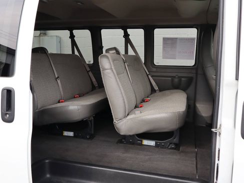 Used 2020 Chevrolet Express 3500 LS RWD image 5