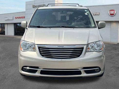 Used 2014 Chrysler Town & Country Touring FWD image 2