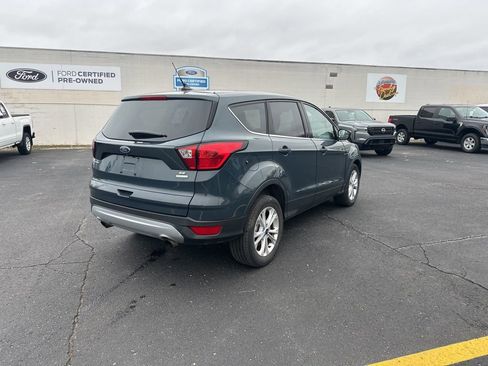 Used 2019 Ford Escape SE image 5