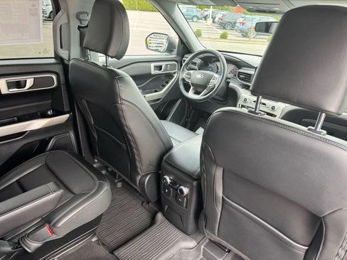 Certified 2022 Ford Explorer XLT w/ Equipment Group 202A AWD/4WD image 18