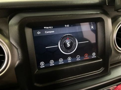 Used 2019 Jeep Wrangler Unlimited Sahara AWD/4WD image 15