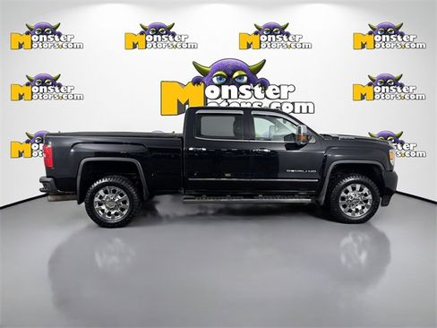 Used 2018 GMC Sierra 2500 Denali image 4