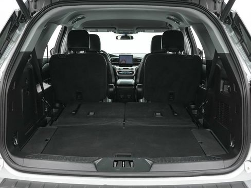 Certified 2023 Ford Explorer XLT w/ Equipment Group 202A AWD/4WD image 22