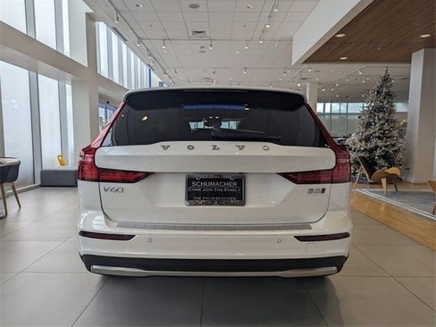 New 2026 Volvo V60 B5 Cross Country Ultra w/ Protection Package Premier image 10