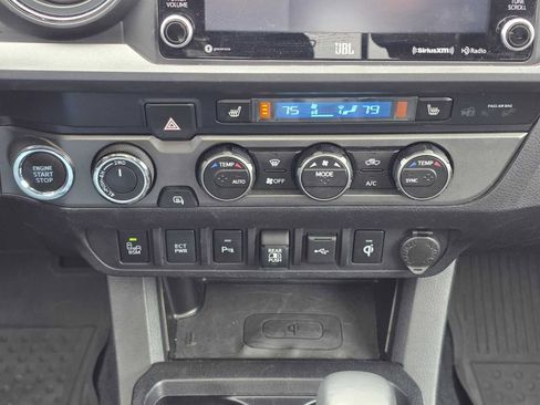 Used 2021 Toyota Tacoma TRD Off-Road w/ TRD Premium Off Road Package AWD/4WD image 29