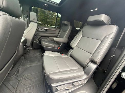 Used 2025 Chevrolet Suburban LT w/ Comfort Package AWD/4WD image 25