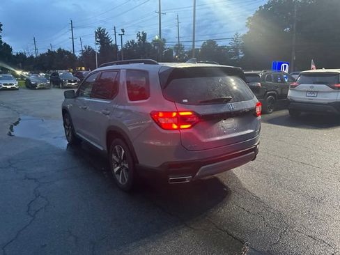 Used 2023 Honda Pilot Touring image 4