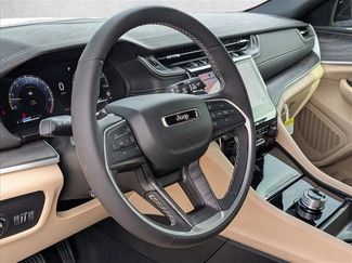 New 2025 Jeep Grand Cherokee Limited w/ Luxury Tech Group II video 3