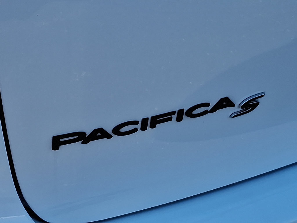 Used 2025 Chrysler Pacifica Limited FWD image 35
