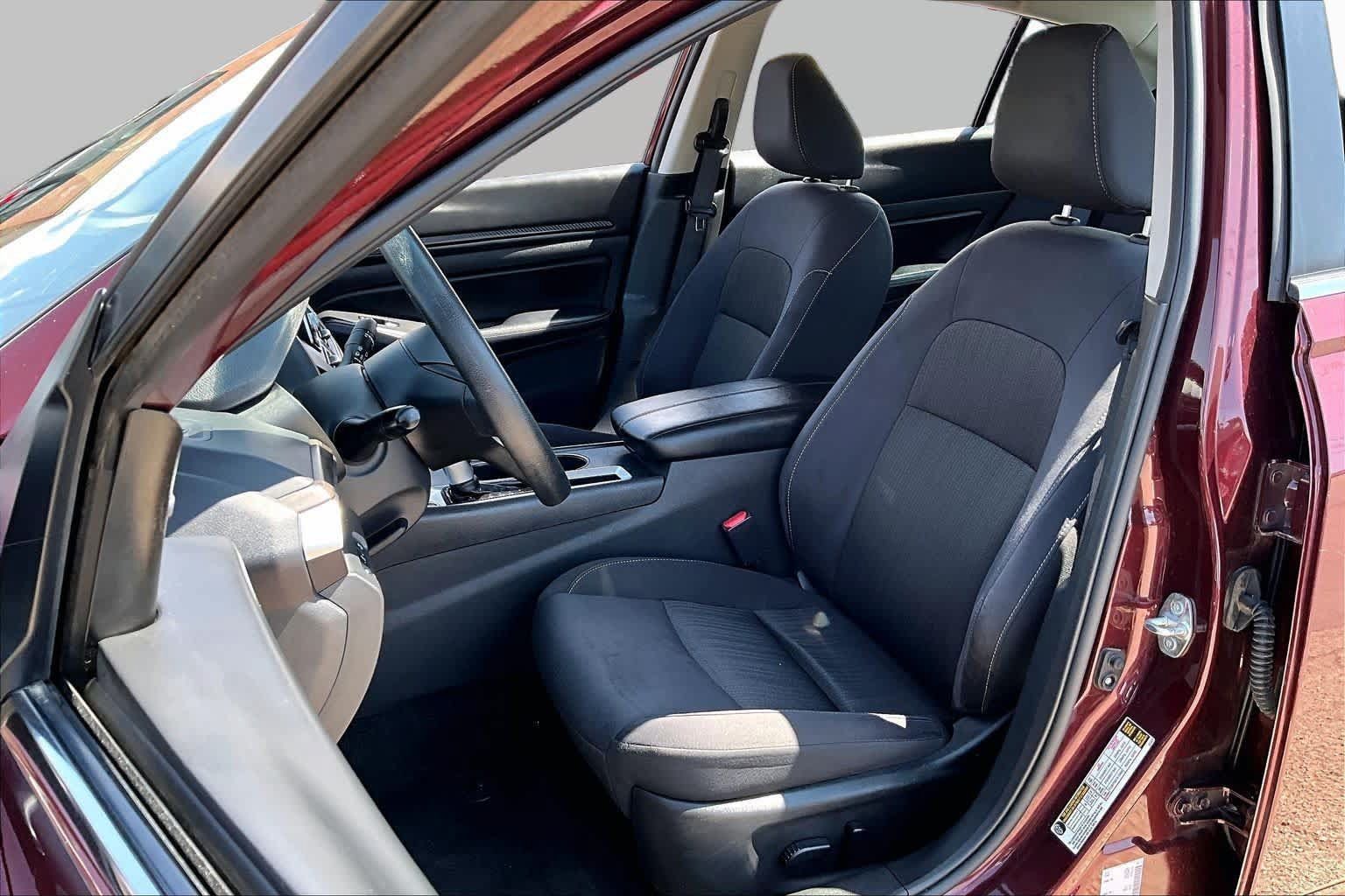 Used 2025 Nissan Altima 2.5 SV FWD image 8