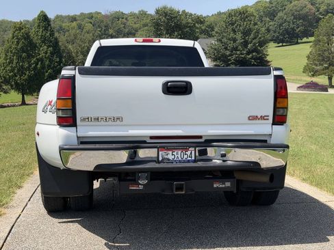 Used 2005 GMC Sierra 3500 SLT w/ Heavy-Duty Power Package AWD/4WD image 9
