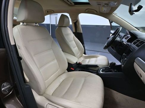 Used 2014 Volkswagen Jetta SE image 41