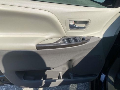 Used 2020 Toyota Sienna XLE image 17