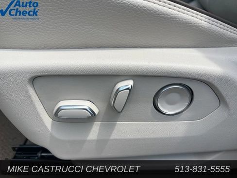 Used 2025 GMC Yukon Denali w/ Sun & Power Step Package AWD/4WD image 14