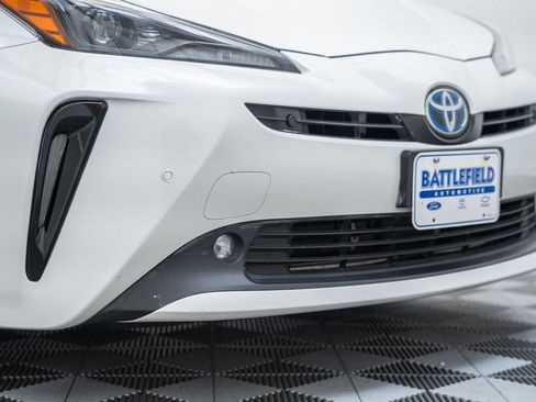 Certified 2021 Toyota Prius FWD image 15