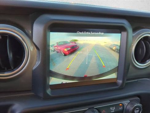 Used 2022 Jeep Wrangler Unlimited Sahara AWD/4WD image 18