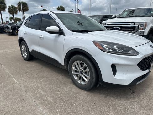 Used 2020 Ford Escape SE image 1