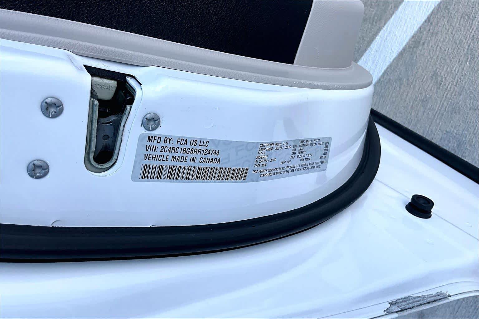 Used 2024 Chrysler Pacifica Touring-L FWD image 33