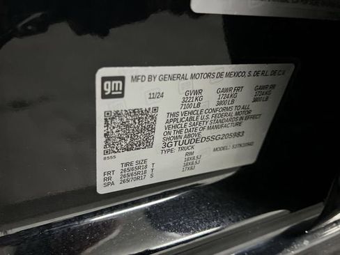 Certified 2025 GMC Sierra 1500 SLT AWD/4WD image 34