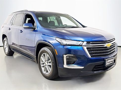 Used 2023 Chevrolet Traverse LT image 3