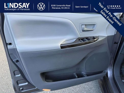 Used 2018 Toyota Sienna XLE image 9