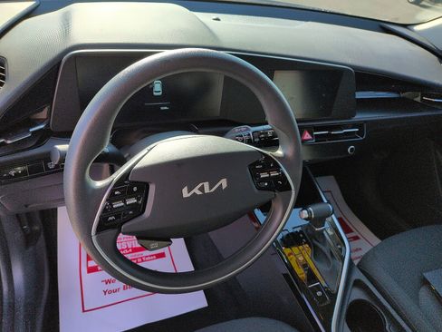 Certified 2025 Kia Niro LX image 9