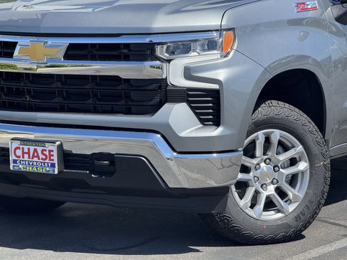 New 2026 Chevrolet Silverado 1500 LT w/ Z71 Off-Road Package AWD/4WD image 3